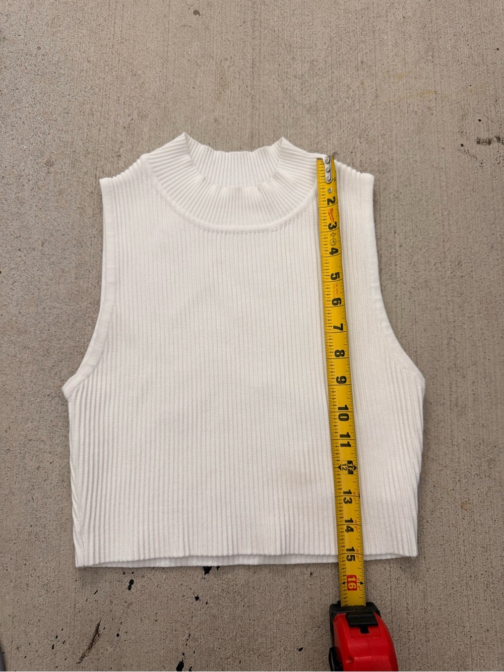 Sleeveless Ribbed Mock Neck Tank Top - Picture 4 of 5